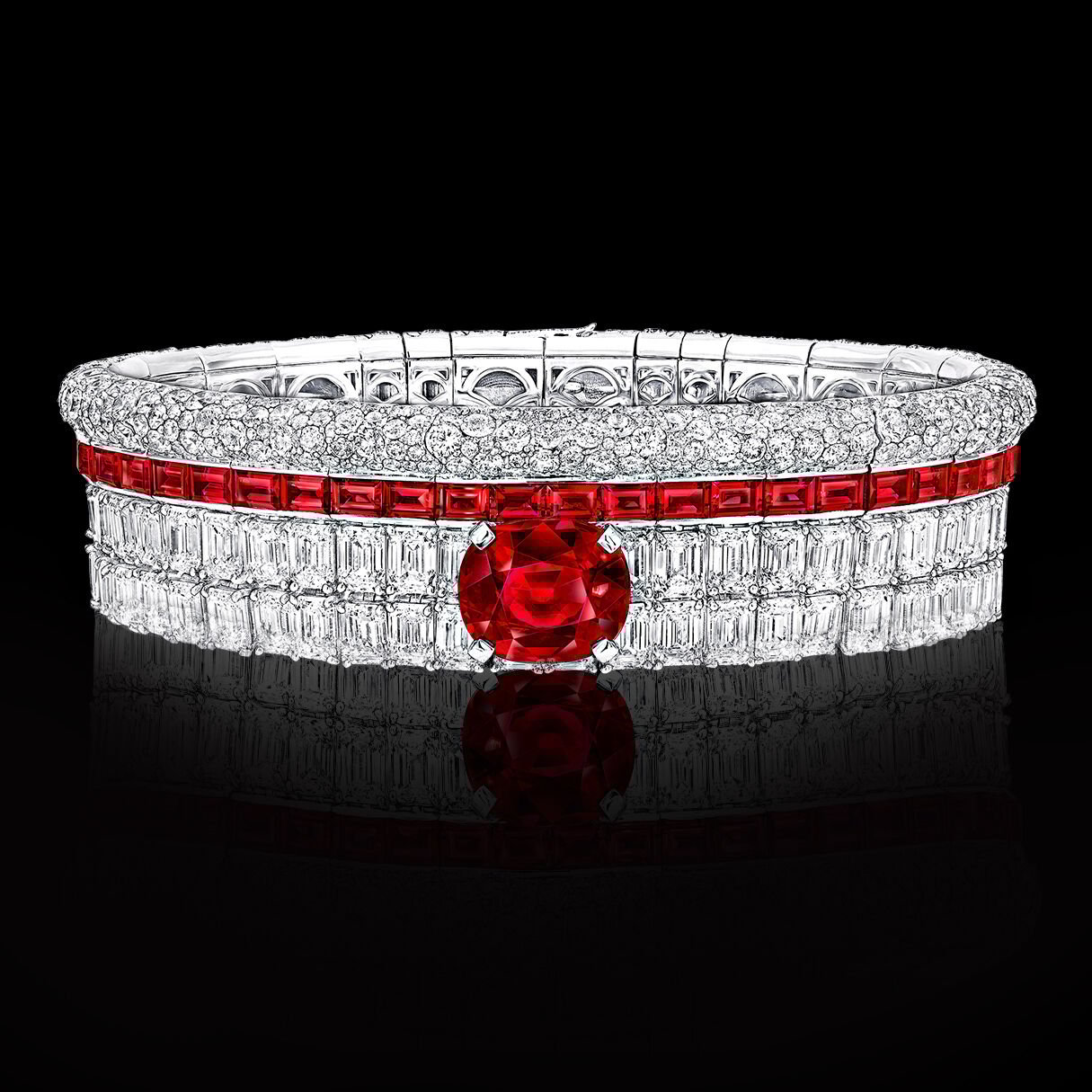 マスターピースの誕生：ルビー&ダイヤモンド ハイジュエリーバングル